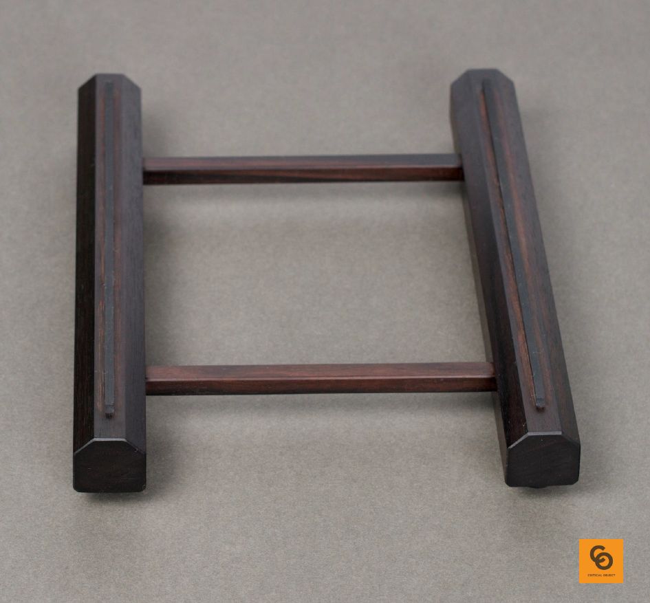 Critical object Single Level knife stand