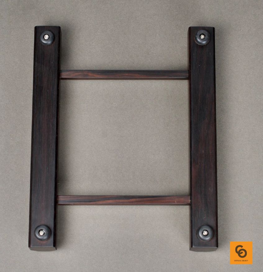 Critical object Single Level knife stand